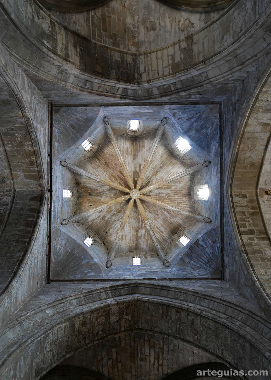 Cimborrio sobre el crucero