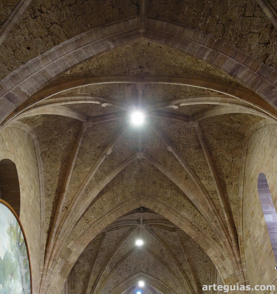 B&oacute;veda de crucer&iacute;a g&oacute;tica de la iglesia mon&aacute;stica