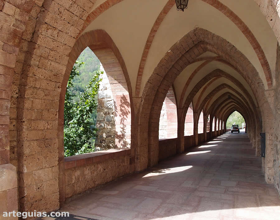 Arquer&iacute;a del monasterio