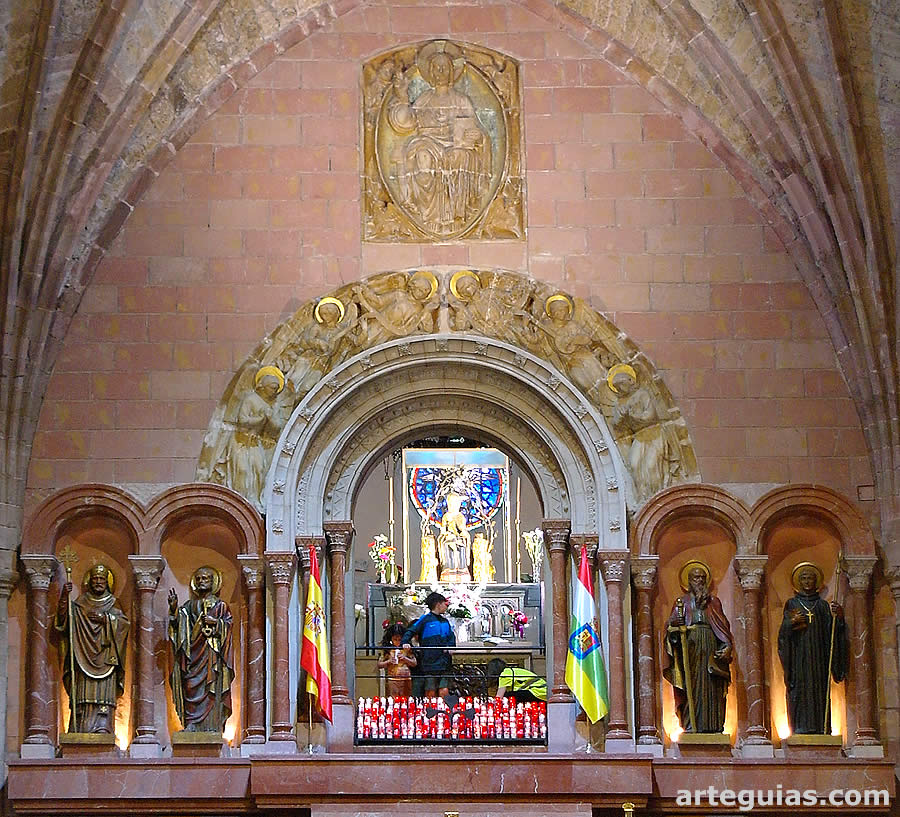 Comunicaci&oacute;n entre el Camar&iacute;n de la Virgen y la iglesia