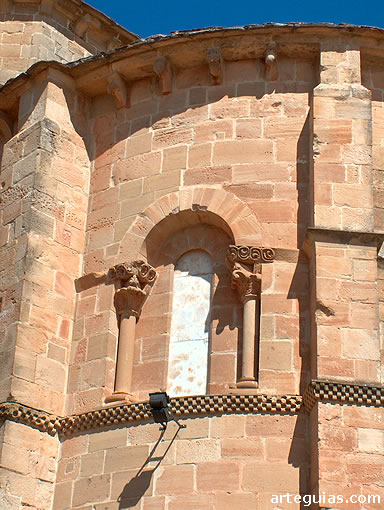 Detalle del &aacute;bside