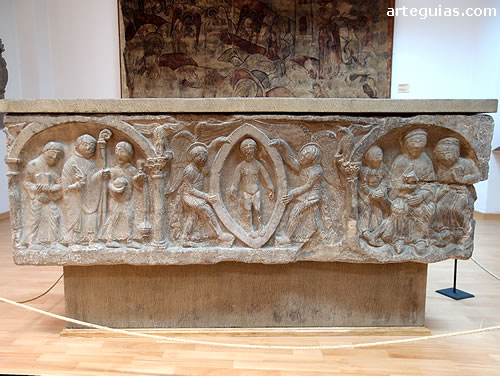 Cara principal del sarc&oacute;fago de Do&ntilde;a Sancha. Monasterio de Benedictinas de Jaca