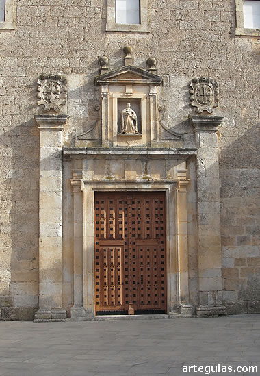 Puerta de la iglesia nueva