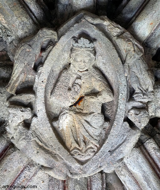 Clave de la b&oacute;veda con un Cristo en Majesta y el Tetramorfos