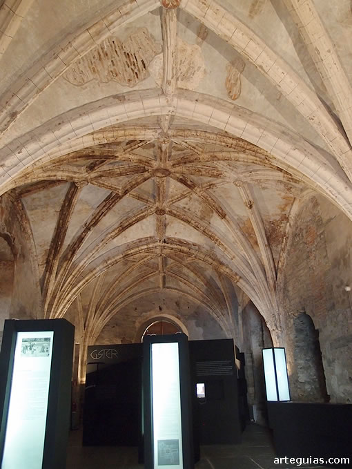 En el refectorio se ha instalado el Museo del Cister y del Monacato berciano