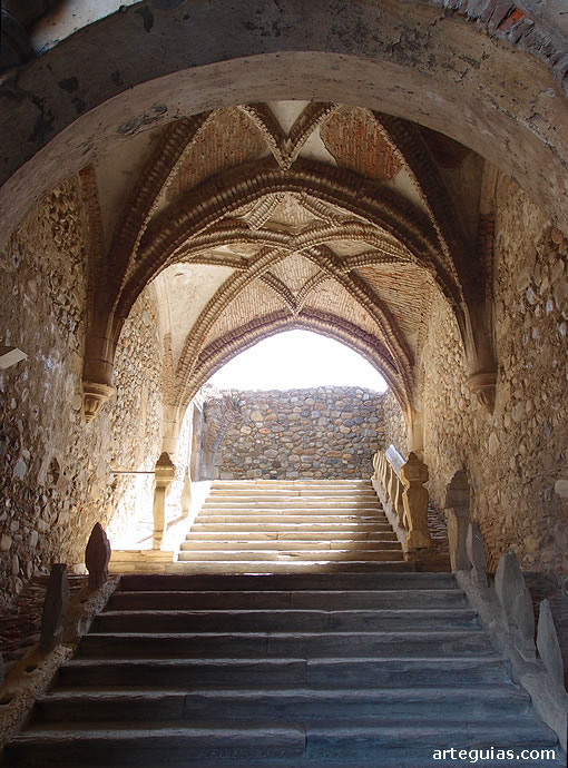 La escalera que conduce al llamado "Palacio Real"