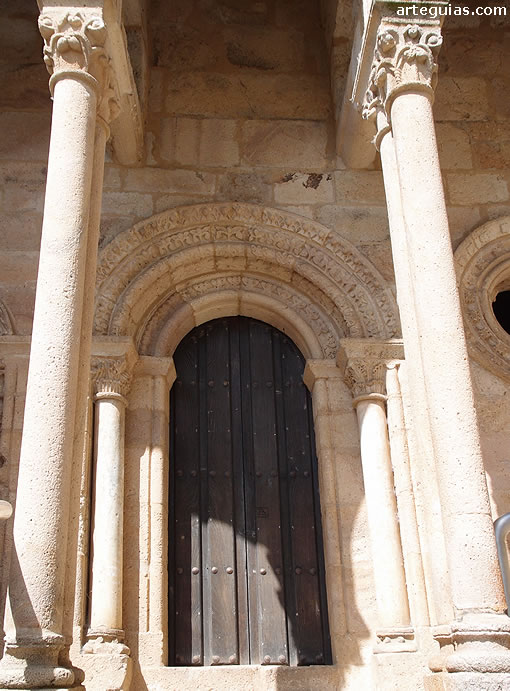 Una de las partes m&aacute;s elegantes y fotograf&iacute;adas del Monasterio de Carracedo es el Mirador de la Reina