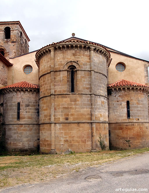 Monasterio de Cornellana: exterior de la cabecera de la iglesia
