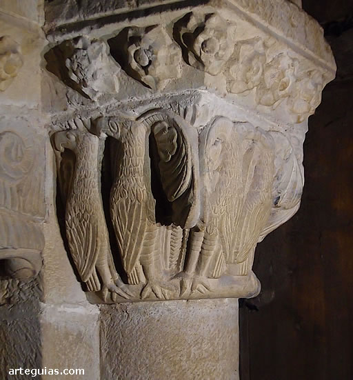 Capitel con aves