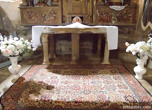 Monasterio de Obona: altar en el interior de la iglesia