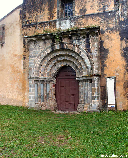 Portada de la iglesia del Monasterio de Obona