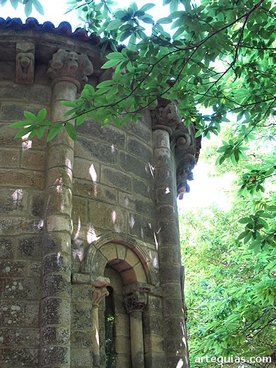 &Aacute;bside principal de la cabecera