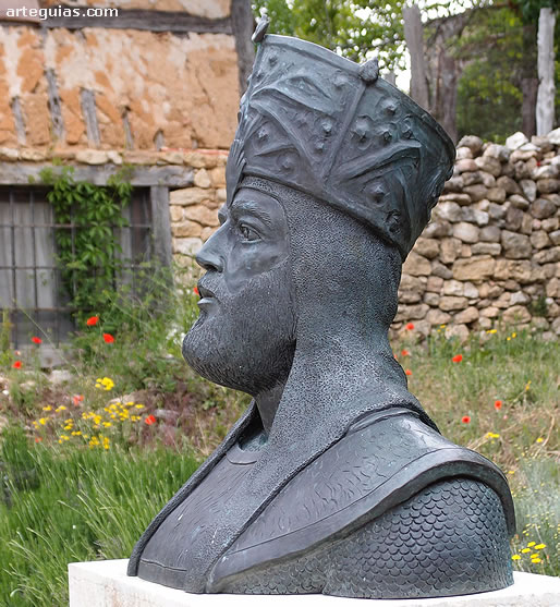 Estatua de Almanzor en Calata&ntilde;azor, Soria