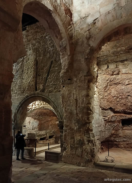Los muros de la iglesia del Monasterio de Suso est&aacute;n en malas condiciones, en gran medida por el incendio