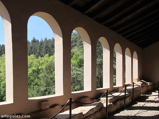 Arquer&iacute;as modernas del p&oacute;rtico meridional del Monasterio de Suso