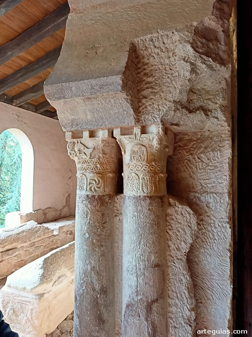 Detalle de la puerta principal