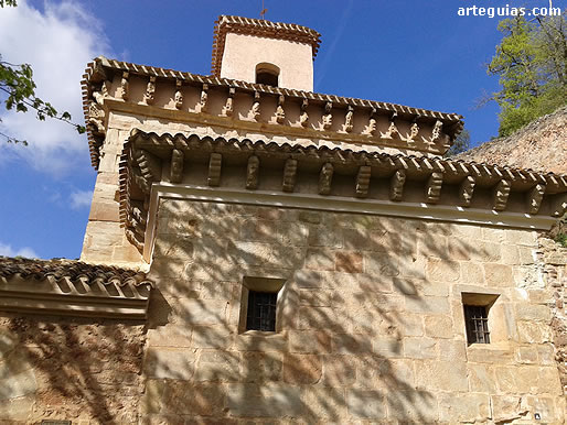 Exerior de la iglesia del Monasterio de Suso visto desde el este
