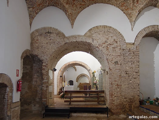 Monasterio de Tentud&iacute;a: capillas mpas funerarias para guardar sarc&oacute;fagos de personajes pertenecientes a la Orden Militar de Santiago