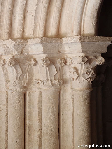Detalle del ingreso a la sala capitular del monasterio