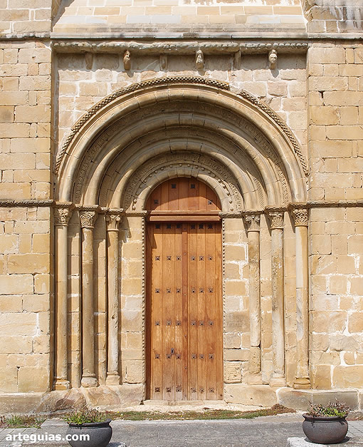 Portada a la iglesia del Monasterio de Zamartze