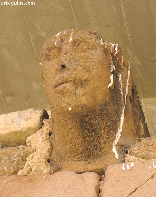 Canecillo con cabeza humana