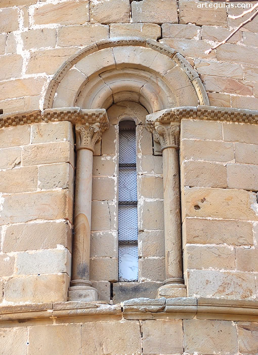 Ventanal del &aacute;bside