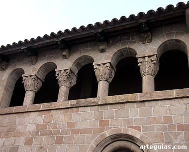 Piezas rom&aacute;nicas reaprovechadas en "El Conventet"