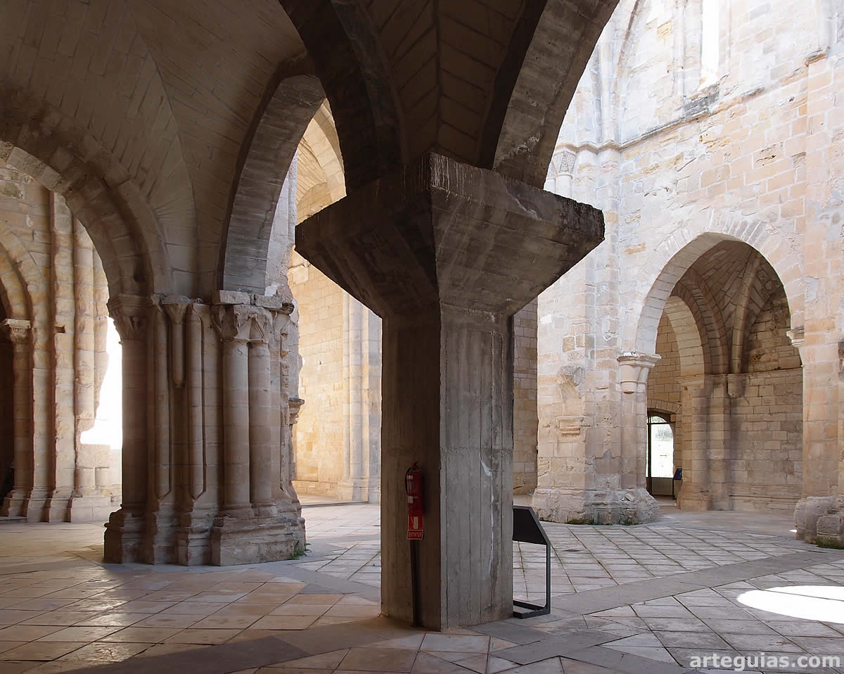 Pilar restaurado en la iglesia monasterial