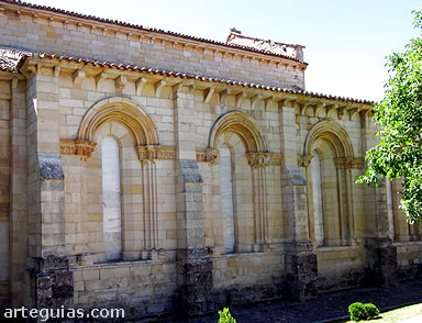 El p&oacute;rtico lateral