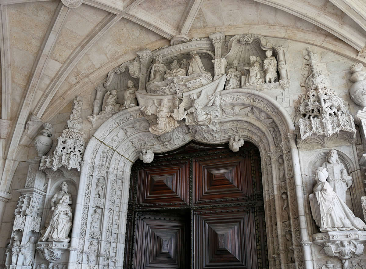 Puerta oeste de la iglesia de los Jer&oacute;nimos