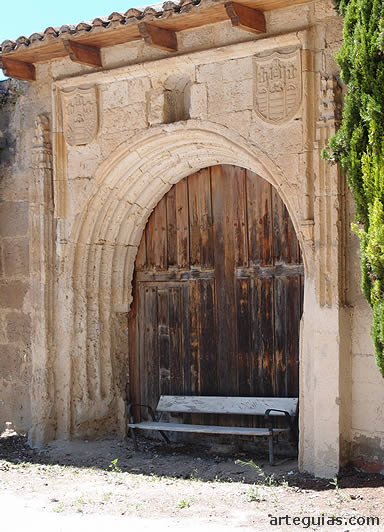 Puerta renacentista al complejo mon&aacute;stico