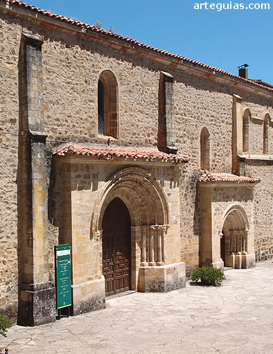 Monasterio de Santo Toribio de Li&eacute;bana: las dos puertas de la iglesia