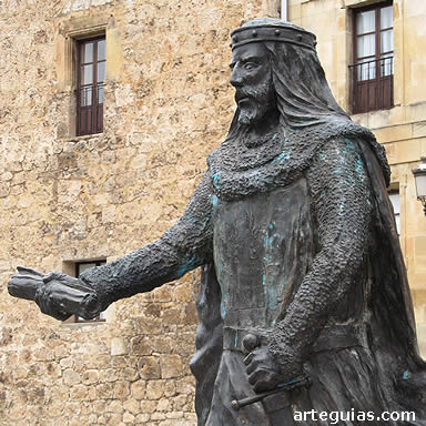 Estatua de Sancho Garc&iacute;a, el conde castellano que fund&oacute; O&ntilde;a