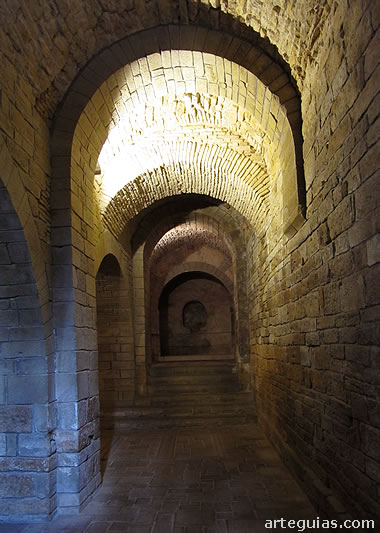 Una de las naves de la iglesia inferior