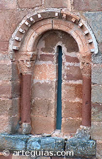 ventanal del &aacute;bside central. San Mill&aacute;n de Lara