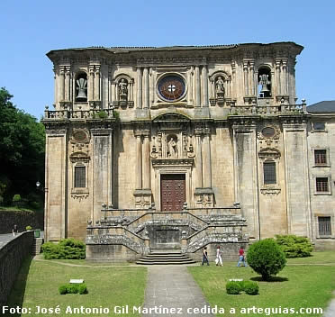 Fachada de la iglesia del Monasterio de Samos