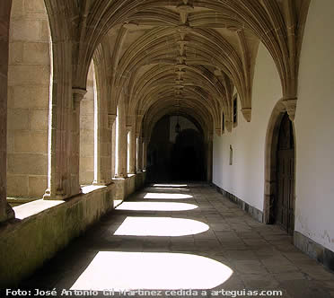 El Claustro Peque&ntilde;o o de las Nereidas es g&oacute;tico
