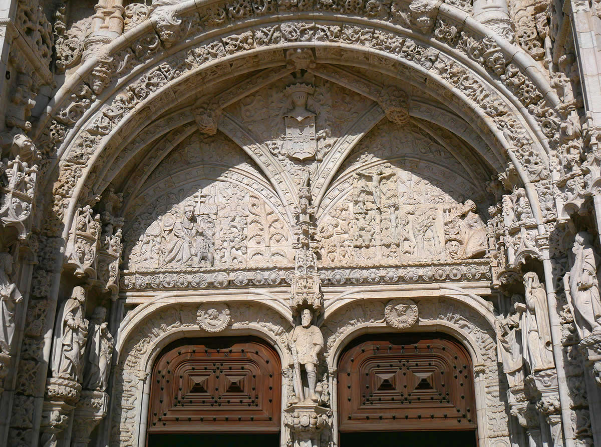 T&iacute;mpano de la portada sur de la iglesia de los Jer&oacute;nimos