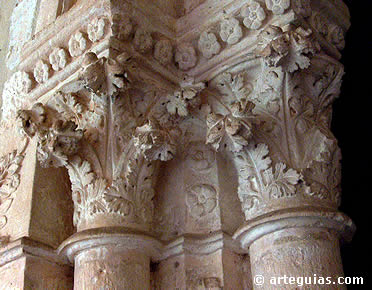 Capiteles de esta puerta