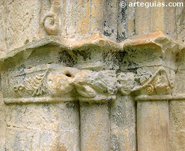 Columnas de la puerta principal de la iglesia