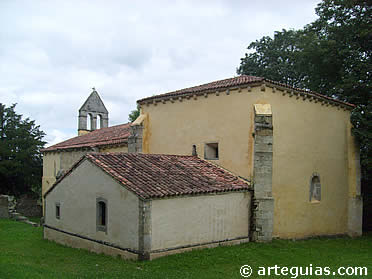 Exterior de Santa Eulalia de Abamia