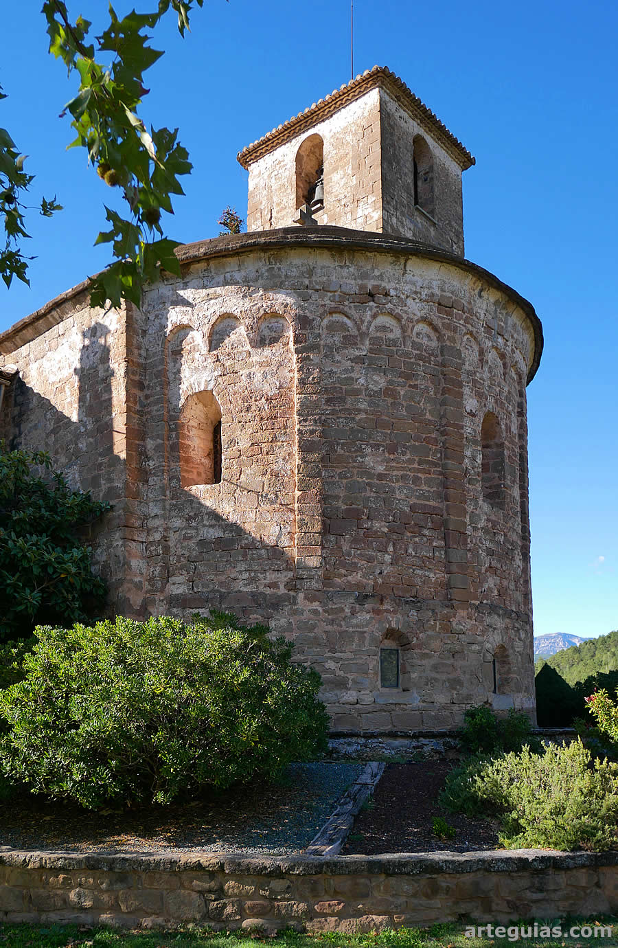 &Aacute;bside rom&aacute;nico lombardo de la iglesia de Sant Esteve