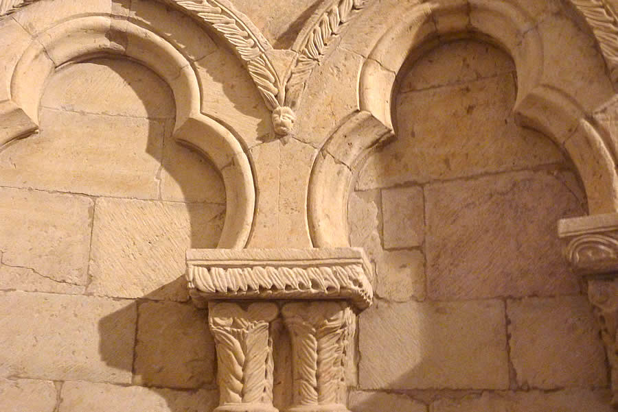 Arcos trilobulados del interior del ábside