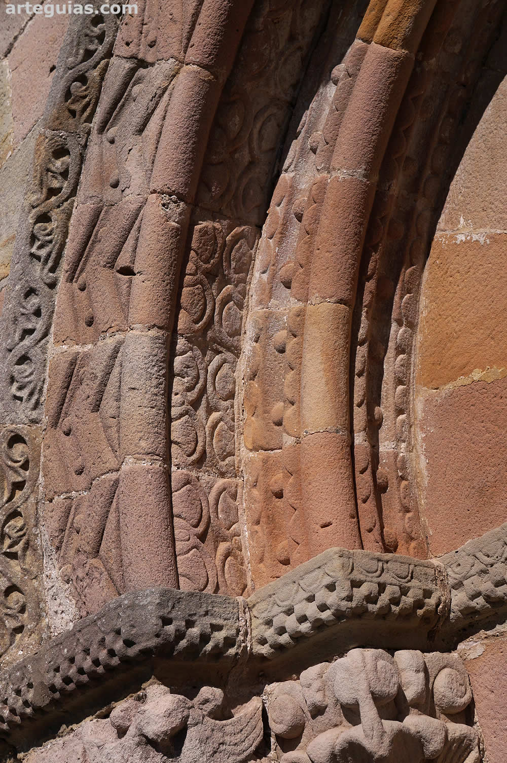 Decoraci&oacute;n de las arquivoltas