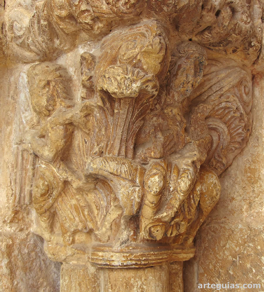 Capitel de la portada