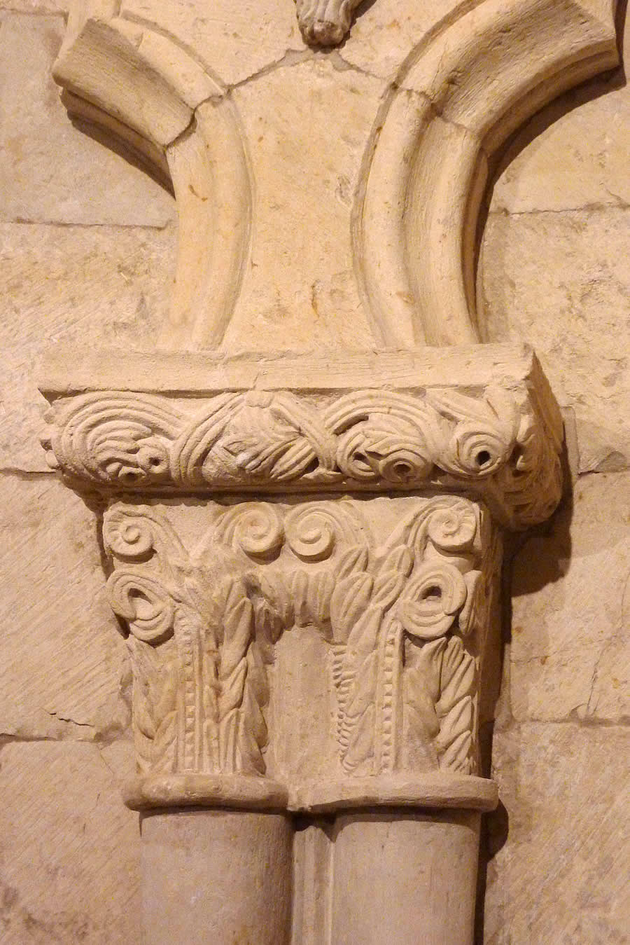 Capiteles del ábside