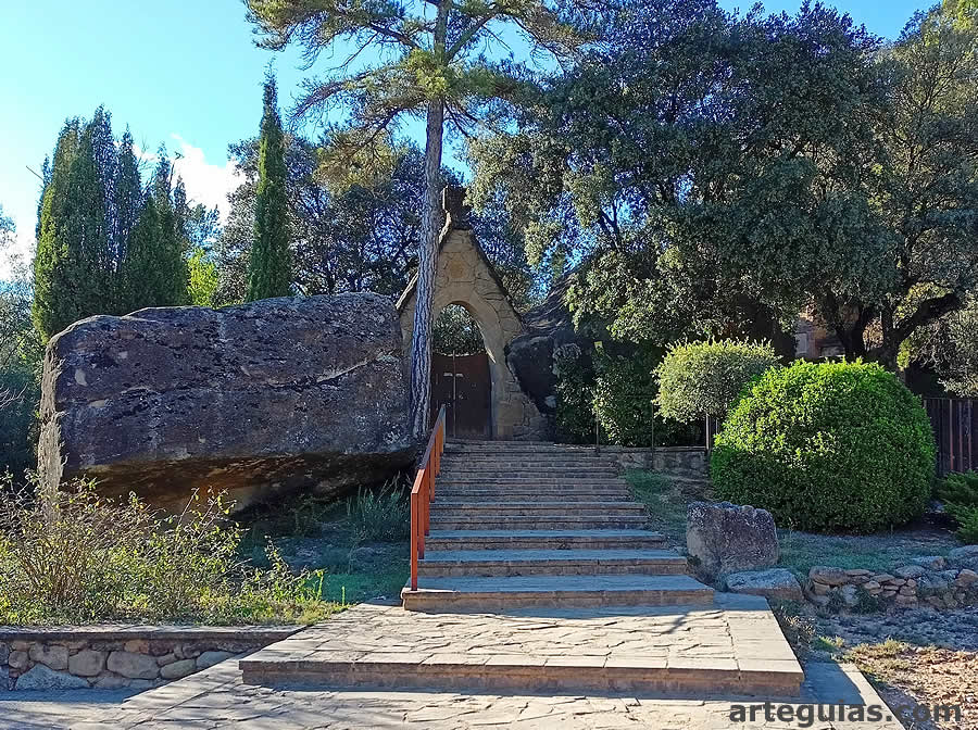 El cementerio modernista de Olius