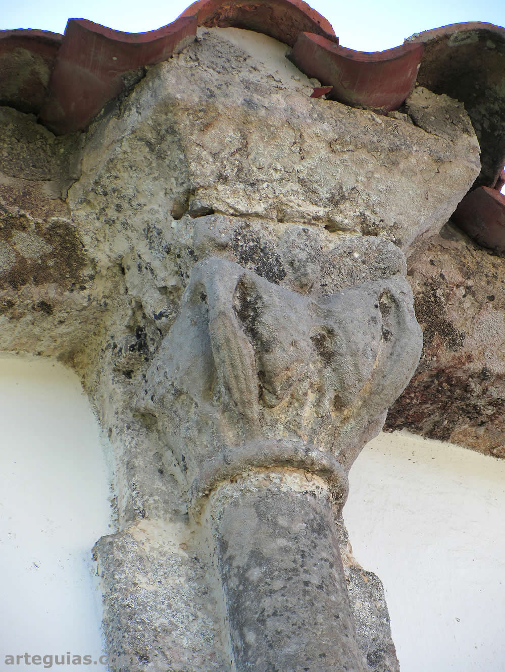 Capitel de una columna absidal