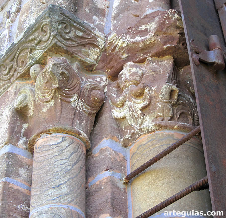 Columnas del arco triunfal, ahora en la fachada occidental