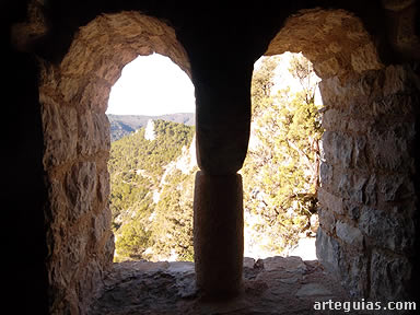 Ajimez en el muro occidental